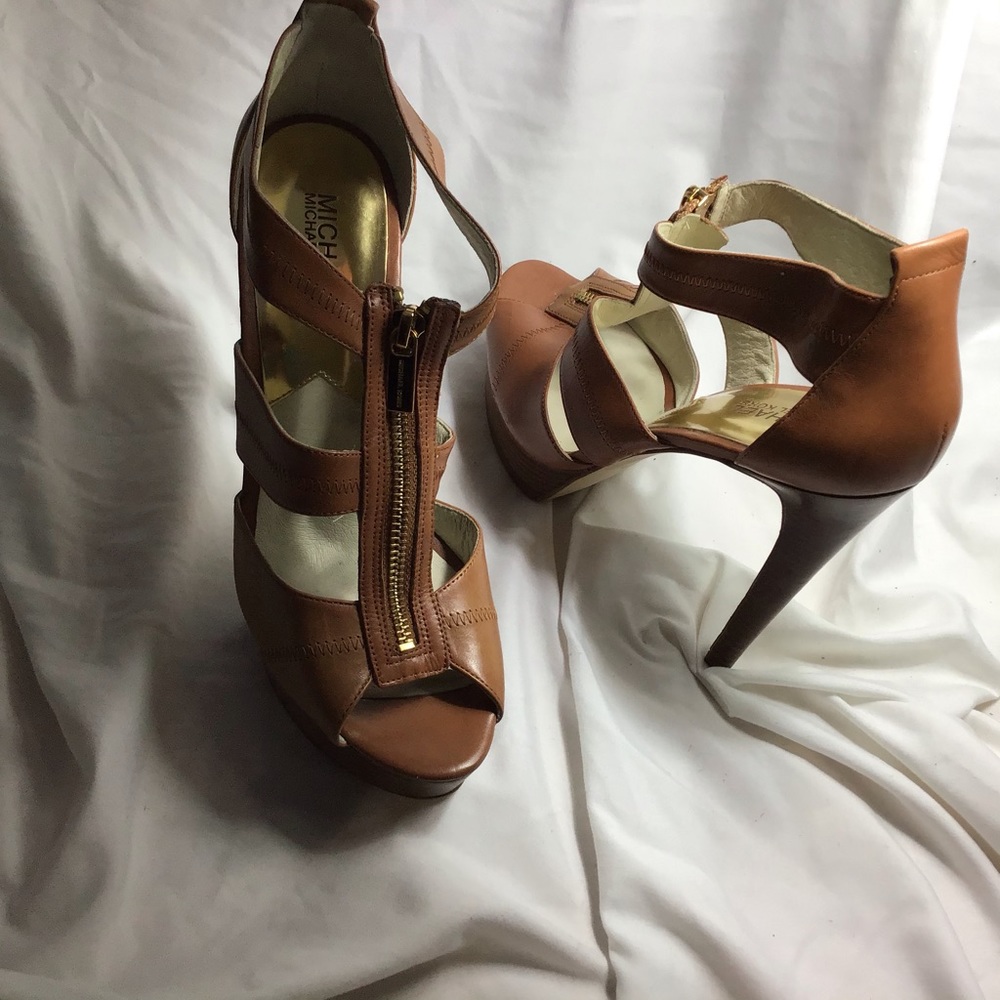 Sexy 4” Tan Zippered Heel